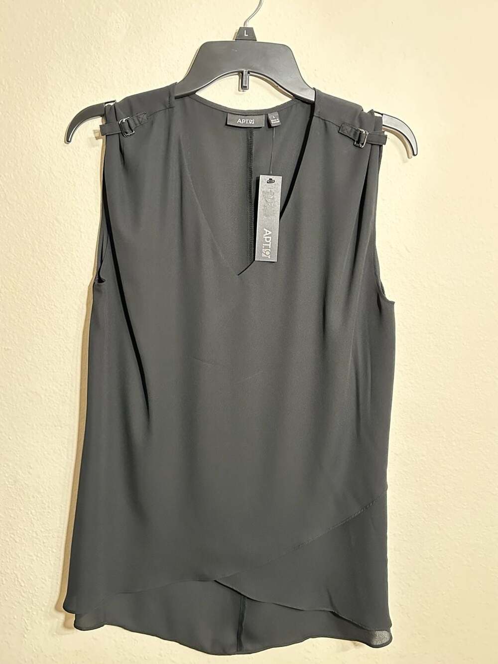 Apt. 9 Women's New with Tags Black V-Neck Sleeveless Wrap-Hem Tank Top size Larg